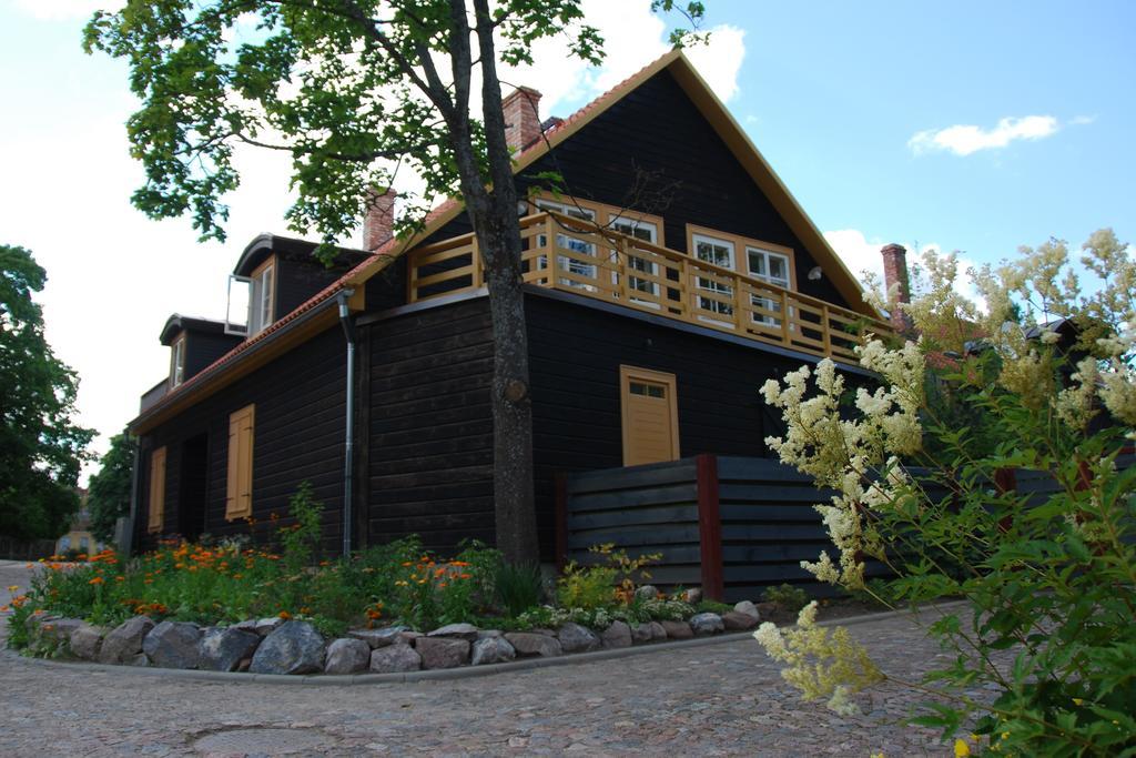 Saha Kluba Apartamenti Кулдига Номер фото
